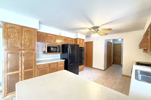 901 Lark St, Peotone, IL 60468 - Photo 14