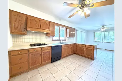 901 Lark Street, Peotone, IL 60468 - Photo 12