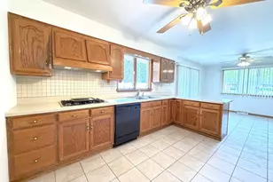 901 Lark St, Peotone, IL 60468 - Photo 12