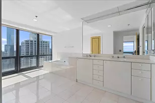 100 E Huron St, Chicago, IL 60611 - Photo 24