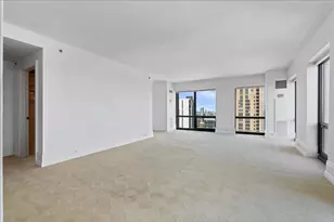 100 E Huron St, Chicago, IL 60611 - Photo 14