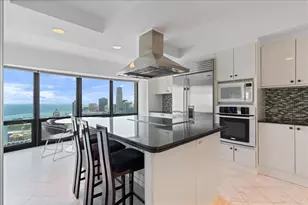 100 E Huron St, Chicago, IL 60611 - Photo 8