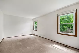 880 Colony Lake Dr, Schaumburg, IL 60194 - Photo 10