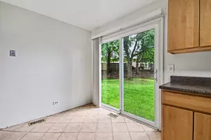 880 Colony Lake Dr, Schaumburg, IL 60194 - Photo 8