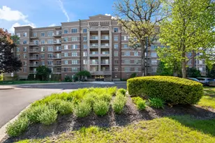 125 Lakeview Dr, Bloomingdale, IL 60108 - Photo 1