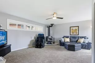 237 N Pioneer Dr, Addison, IL 60101 - Photo 14