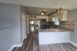 2102 W 68th Pl, Chicago, IL 60636 - Photo 6