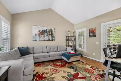 670 Williamsburg Avenue, Gurnee, IL 60031 - Photo 12