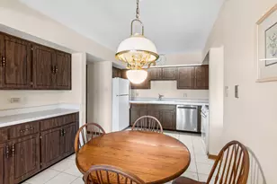 4716 W 106th Pl, Oak Lawn, IL 60453 - Photo 8