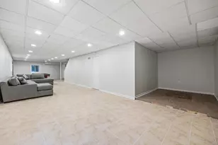 722 Aster Dr, Gurnee, IL 60031 - Photo 32