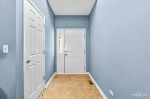 457 Jamestown Ct, Aurora, IL 60502 - Photo 2
