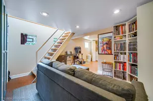 2131 W Highland Ave, Chicago, IL 60659 - Photo 10