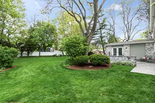 1059 W Chatham Dr, Palatine, IL 60067 - Photo 36
