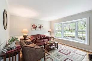 1059 W Chatham Dr, Palatine, IL 60067 - Photo 6
