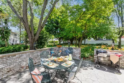 1059 W Chatham Drive, Palatine, IL 60067 - Photo 32