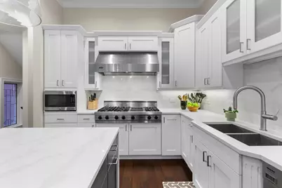 1716 W Wolfram Street, Chicago, IL 60657 - Photo 8