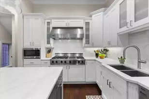 1716 W Wolfram St, Chicago, IL 60657 - Photo 8