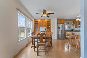 309 Plymouth Ln NW, Bloomingdale, IL 60108 - Photo 4