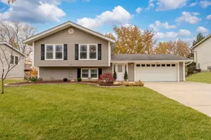 309 Plymouth Ln NW, Bloomingdale, IL 60108 - Photo 1