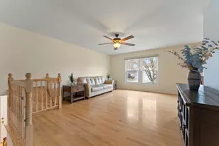 309 Plymouth Ln NW, Bloomingdale, IL 60108 - Photo 2