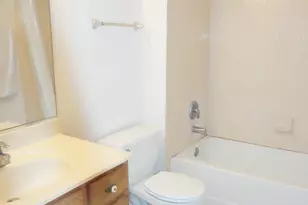 108 Woodview Ct, Glen Ellyn, IL 60137 - Photo 8