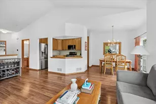 1015 Ellsworth Dr, Grayslake, IL 60030 - Photo 8