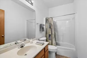1015 Ellsworth Dr, Grayslake, IL 60030 - Photo 14