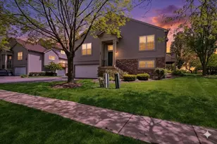1015 Ellsworth Dr, Grayslake, IL 60030 - Photo 2