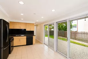 817 Stamford Ct, Schaumburg, IL 60193 - Photo 8