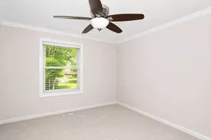817 Stamford Ct, Schaumburg, IL 60193 - Photo 18