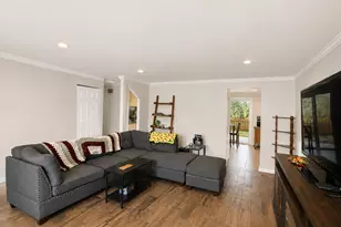 817 Stamford Ct, Schaumburg, IL 60193 - Photo 6