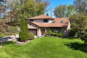 160 Aster Ln, Hoffman Estates, IL 60169 - Photo 2