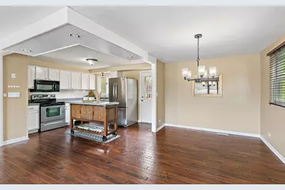 1097 Stratham Court, Schaumburg, IL 60193 - Photo 8