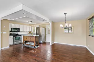 1097 Stratham Ct, Schaumburg, IL 60193 - Photo 8