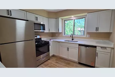 1751 Plymouth Court #B, Wheaton, IL 60189 - Photo 10