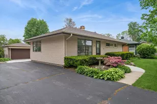 428 S Beverly St, Wheaton, IL 60187 - Photo 2