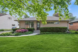 428 S Beverly St, Wheaton, IL 60187 - Photo 1