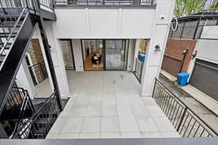 2246 W Lyndale St, Chicago, IL 60647 - Photo 16