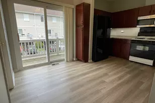 619 Cary Woods Cir, Cary, IL 60013 - Photo 8
