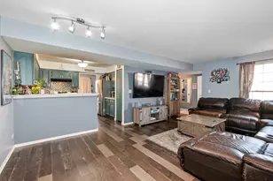2108 Glasgow Ct, Hanover Park, IL 60133 - Photo 14