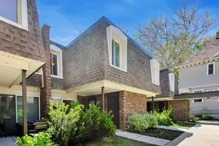 1623 W Belle Plaine Ave, Chicago, IL 60613 - Photo 1