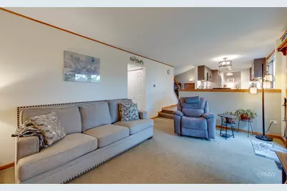 942 W Clearwater Street, Roselle, IL 60172 - Photo 18