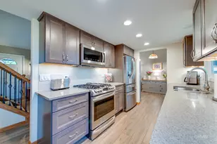 942 W Clearwater St, Roselle, IL 60172 - Photo 14