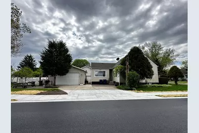633 S Elmwood Avenue, Waukegan, IL 60085 - Photo 1