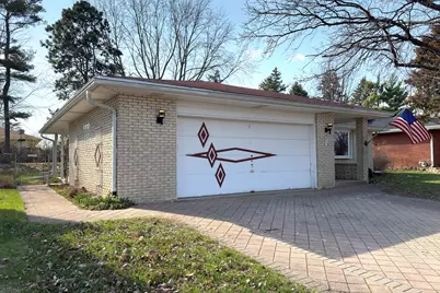 914 S Robert Drive, Mount Prospect, IL 60056 - Photo 2