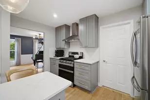 2831 Farmington Rd, Northbrook, IL 60062 - Photo 8