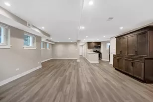 1241 W Newport Ave, Chicago, IL 60657 - Photo 4