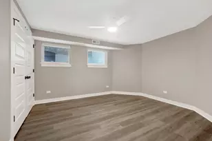 1241 W Newport Ave, Chicago, IL 60657 - Photo 10