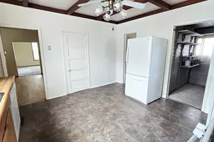 948 E Broadway, Centralia, IL 62801 - Photo 12