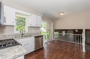 98 Quail Hollow Ct, Naperville, IL 60540 - Photo 4
